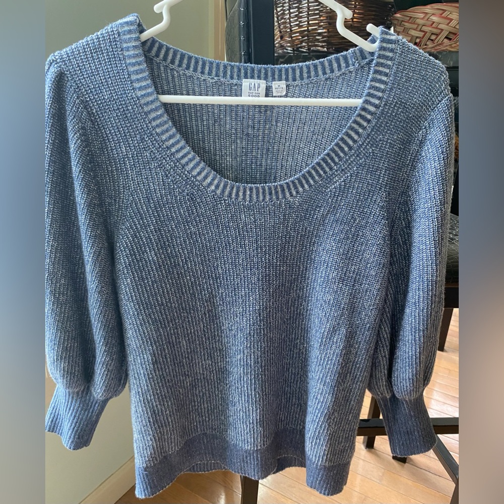 EUC Gap low crew neck sweater with 3/4in puffy sleeves